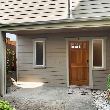 Seattle Vacation Home: Life'S A Game